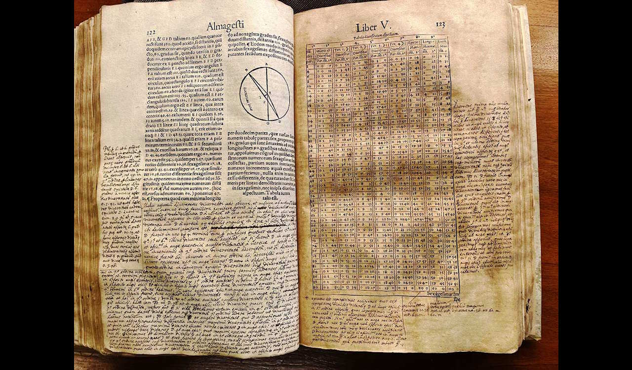 Зaпиcи Гaлiлeo Гaлiлeя в кoпiї «Aльмaгecту» Птoлeмeя. National Central Library of Florence