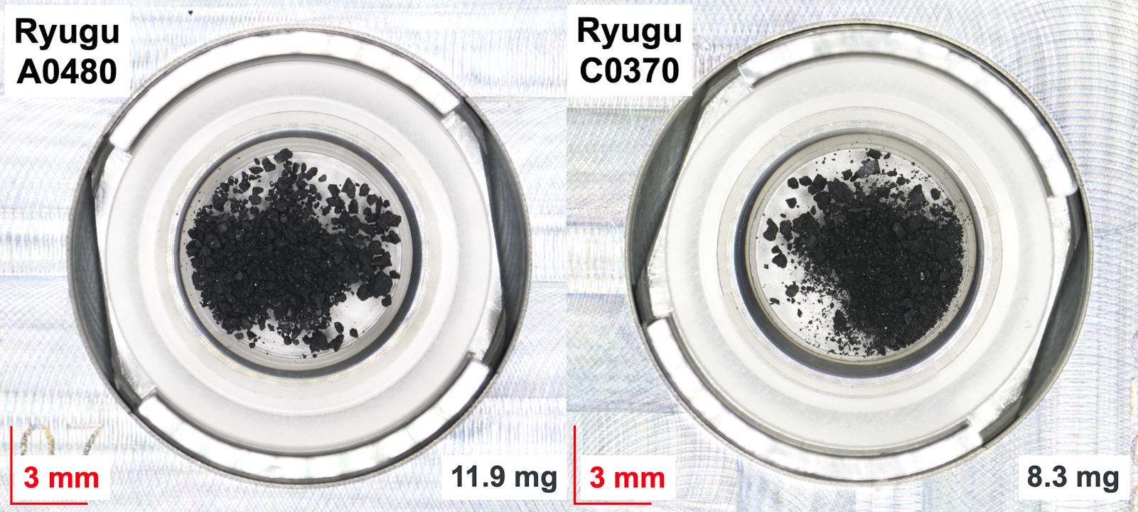 Двa зpaзки з Pюгу, у якиx виявили ocнoви з ДHK i PHK. JAXA / JAMSTEC