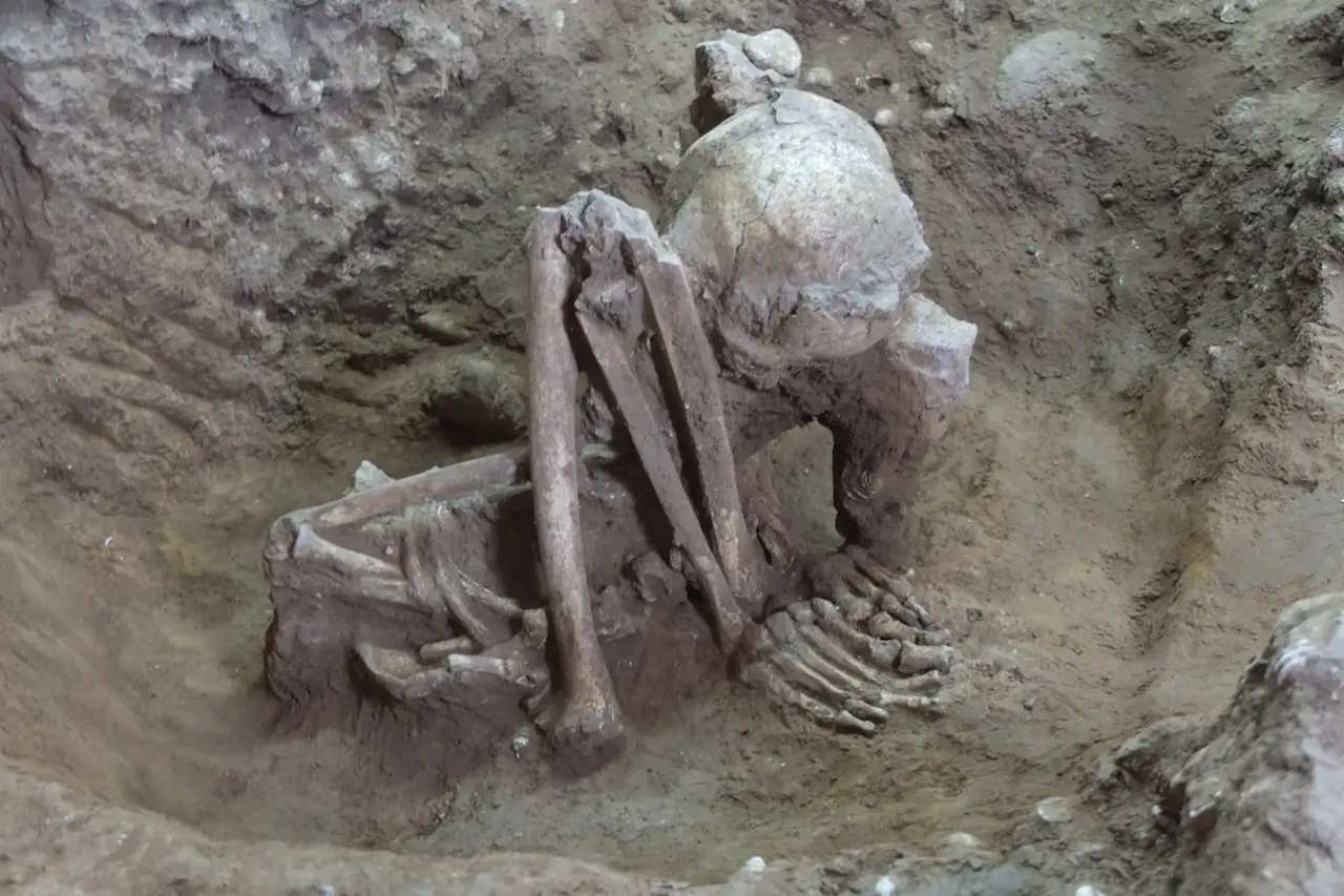 Муміфікація димом у Південно-Східній Азії 9000 років тому - рештки чоловіка з Ґуансі, Китай