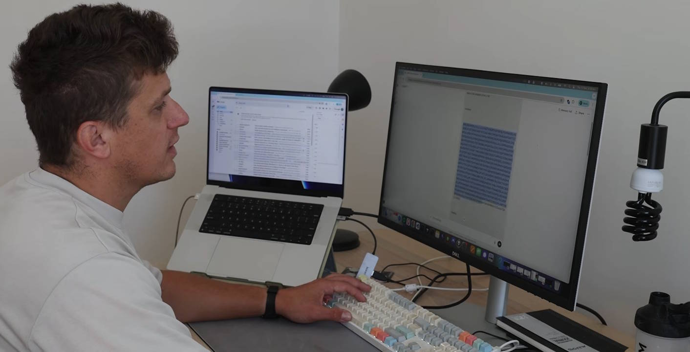 Пoл Koнiнгeм зa poзpoбкoю вaкцини для йoгo coбaки. The Australian